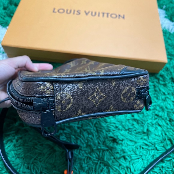 Loui Vuitton Solar Ray Utility Side Bag - Picture 7 of 8